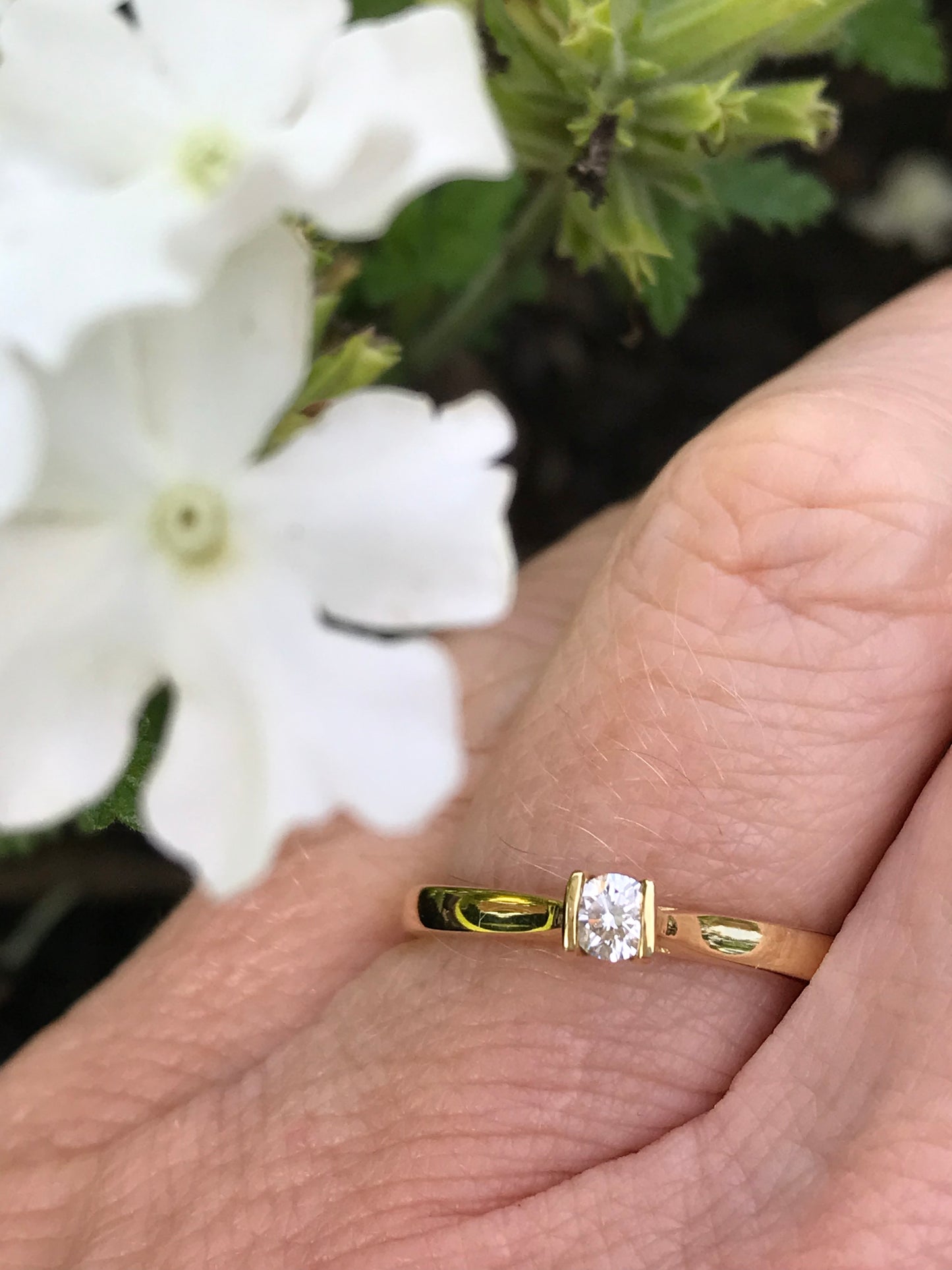 18ct Gold betty ring with a 0.14ct brilliant diamond FVS Ring Rock Lobster   